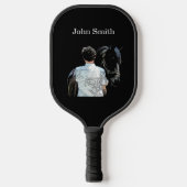 Man Holding Paard Dark Pickleball Paddle (Voorkant)