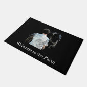 Man Holding Paarden Donkere deurmat (Schuin)