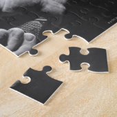 Man Holding Pistool Legpuzzel (Zijkant)