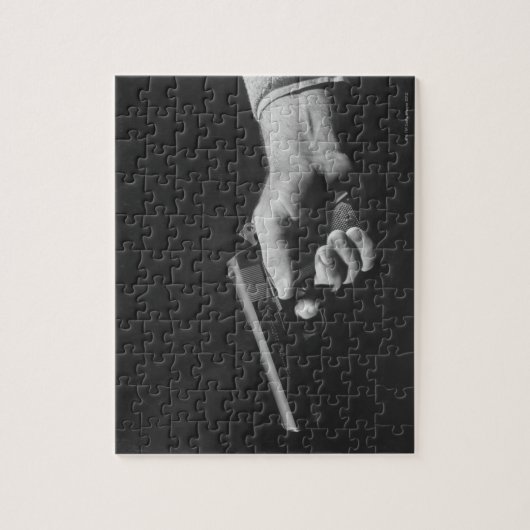 Man Holding Pistool Legpuzzel (Verticaal)
