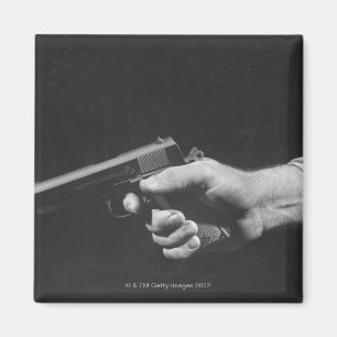 Man Holding Pistool Magneet