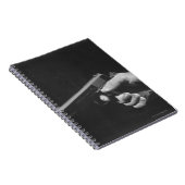Man Holding Pistool Notitieboek (Rechterzijde)