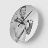 Man Holding Tennis Racket Ronde Klok (Hoek)