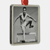 Man Hurdling Metalen Ornament (Rechts)