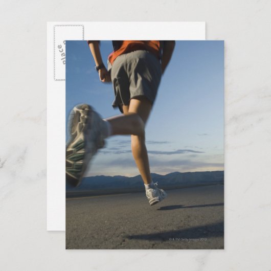 Man in de loopbaan van het atletisch vistuig briefkaart (Voorkant / Achterkant)
