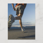 Man in de loopbaan van het atletisch vistuig briefkaart (Voorkant)