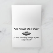 man in kostuumswenskaart kaart (Binnen)