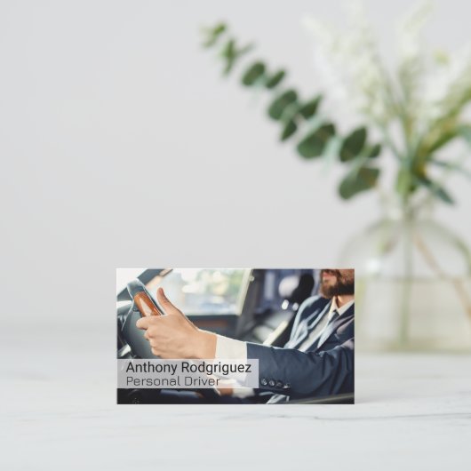 Man in pak rijden Luxe voertuig Visitekaartje (Staand voorkant)