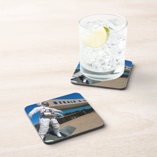 Man in ruimtescuptuur onderzetter (Rechterzijde)