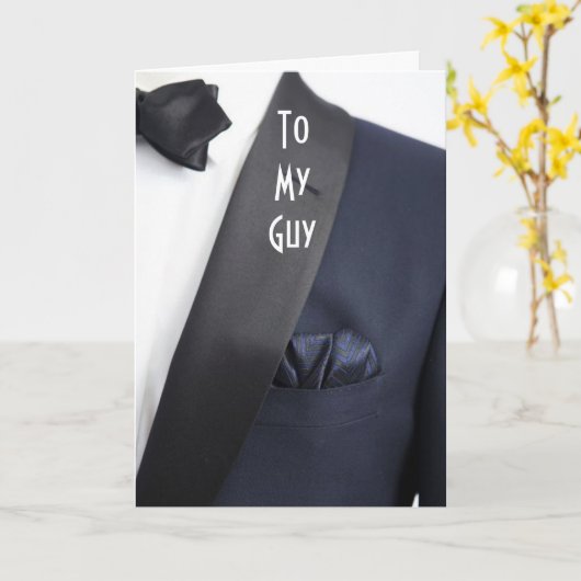 MAN IN TUX "AAN MIJN MAN OP ONZE DAG" KAART (Gele Bloem)