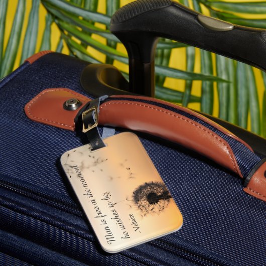 Man is Free Voltaire Quote Bagagelabel (Voorkant Insitu 1)