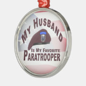 Man is mijn favoriete 82e luchtparachutist metalen ornament (Links)