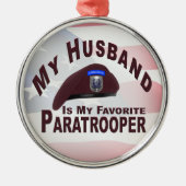 Man is mijn favoriete 82e luchtparachutist metalen ornament (Voorkant)