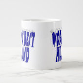 Man met blauwe halve tekst grote koffiekop (Voorkant)