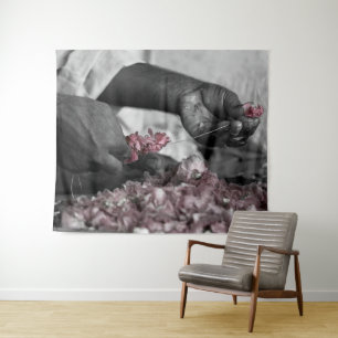 Man met bloemen wandkleed