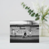 Man met boodschappentassen in de metro (Chatelet) Briefkaart (Staand voorkant)