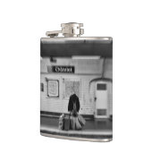 Man met boodschappentassen in de metro (Chatelet) Heupfles (Links)