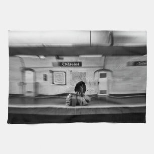 Man met boodschappentassen in de metro (Chatelet) Theedoek