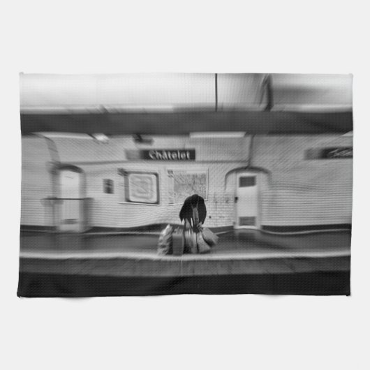 Man met boodschappentassen in de metro (Chatelet) Theedoek (Horizontaal)