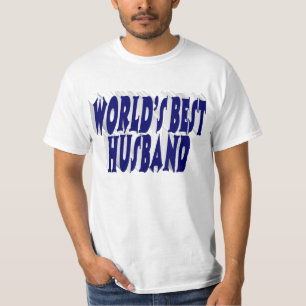 Man met donkerblauwe tekst t-shirt