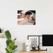 Man met een achtermassage van een vrouw poster (Thuiskantoor)