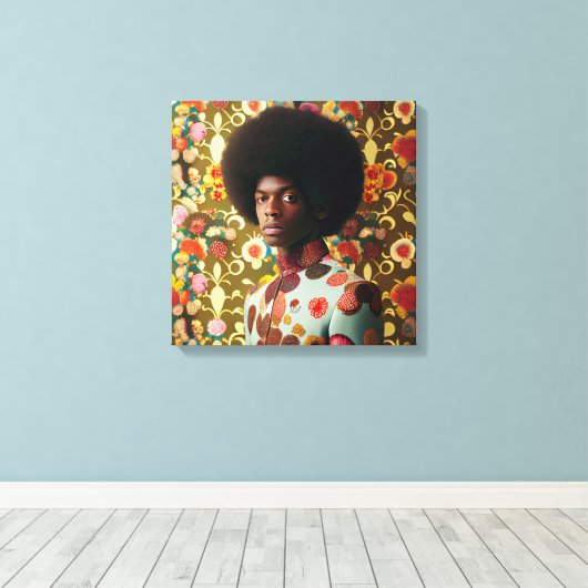 Man met een afro voor een florale wal canvas afdruk (Insitu (Houten vloer))