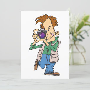 Man met een fotouitnodiging kaart