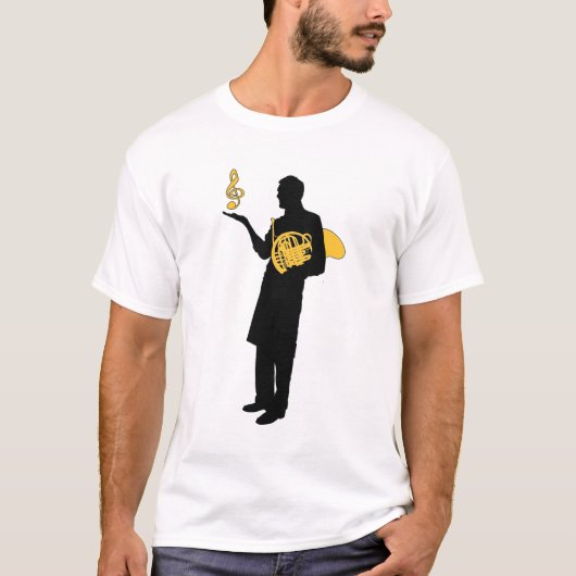 Man met Frans T-shirt voor de hoorn (Voorkant)