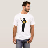 Man met Frans T-shirt voor de hoorn (Voorkant volledig)