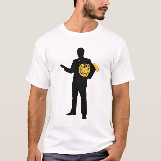 Man met Frans T-shirt voor de hoorn (Voorkant)