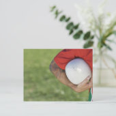 Man met rugbykogel briefkaart (Staand voorkant)