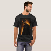 Man met t-shirt met gouden licht (Voorkant volledig)