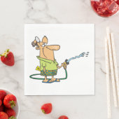 Man met tuinslang servet (Insitu)