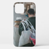 Man met witte tassen Case-Mate iPhone case (Achterkant)