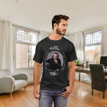 Man Myth Legend Fotonaam T-shirt<br><div class="desc">Vier zijn speciale dag in stijl met dit gepersonaliseerde T-shirt! Met een klassieke zwarte achtergrond en gedurfde tekst met de tekst: "The Man, The Myth, The Legend." Pas het ontwerp aan door zijn naam en een favoriete foto toe te voegen om het echt uniek te maken. Dit T-shirt is het...</div>