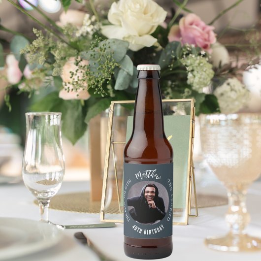 Man mythe legende foto houtskool grijs verjaardags bier etiket