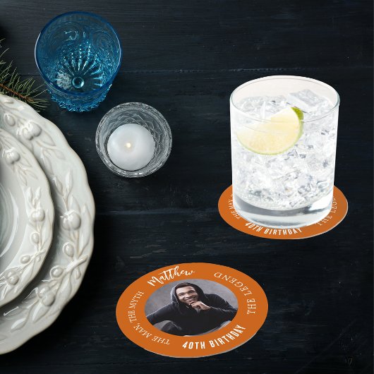 Man mythe legende foto verbrand sinaasappel verjaa ronde kartonnen onderzetter