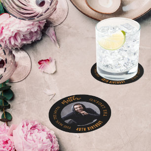 Man mythe legende foto zwart goud verjaardagsfeest ronde kartonnen onderzetter