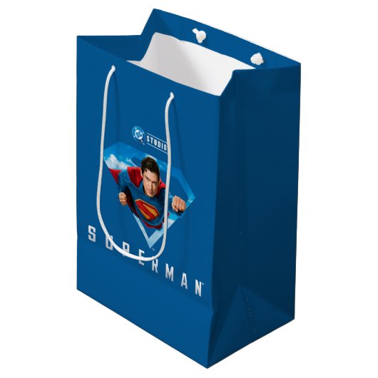 Man of Steel in vlucht Medium Cadeauzakje (Voorkant Gekanteld)