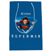 Man of Steel in vlucht Medium Cadeauzakje (Voorkant)
