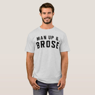 Man omhoog en brose t-shirt