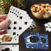 Man op de maan tegen een sterrenhemel pokerkaarten (Insitu)
