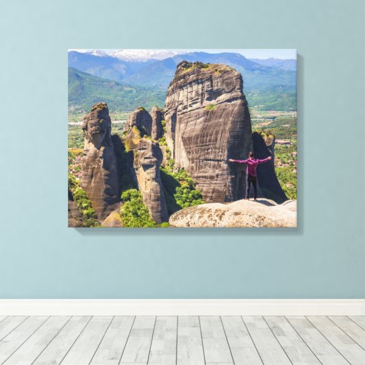 Man op de top van de berg canvas afdruk (Insitu (Houten vloer))