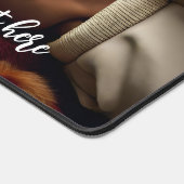 Man op een Bearskin vloerkleed Bureaumat (Hoek)