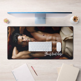 Man op een Bearskin vloerkleed Bureaumat