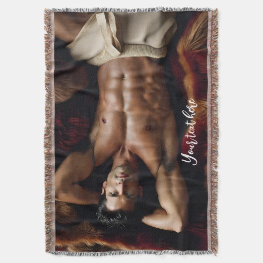 Man op een Bearskin vloerkleed Deken (Voorkant Verticaal)