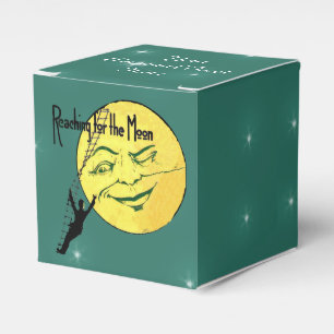 Man op Ladder Bereiken voor Winking Moon Green Bedankdoosjes
