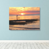 Man op peddelplank op Cape Cod-strand Canvas Afdruk (Insitu (Houten vloer))