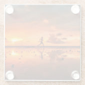 Man op strand bij zonsondergang glazen onderzetter (Achterkant)