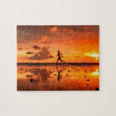 Man op strand bij zonsondergang legpuzzel (Horizontaal)